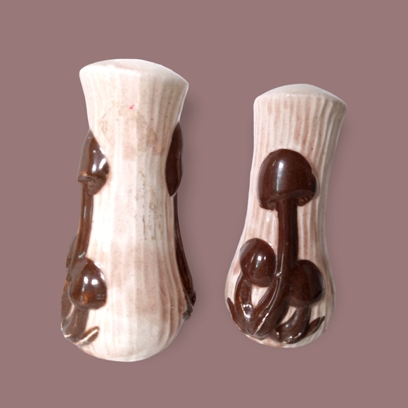 Vintage Mushrooms Salt and pepper shakers 4" tall - Picture 2 of 8